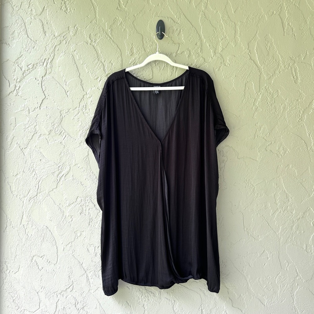 Torrid Women's 6 Black Front Wrap Bubble Hem Dolman Cap Short Sleeve Top NWOT